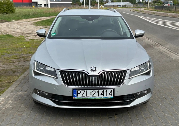 Skoda Superb cena 85000 przebieg: 157200, rok produkcji 2019 z Lubawa małe 301